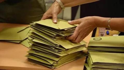 Son anket sonuçlarında büyük değişiklik! AK Parti, Yeni Parti, CHP, MHP, Yeniden Refah, DEM, İYİ Parti, Saadet Partisi, Anahtar Parti oy oranı 4